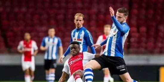 在助滑区提 在助滑区提